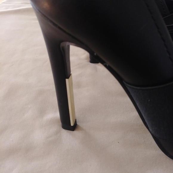 DKNY Stiletto Heels - Picture 4 of 7